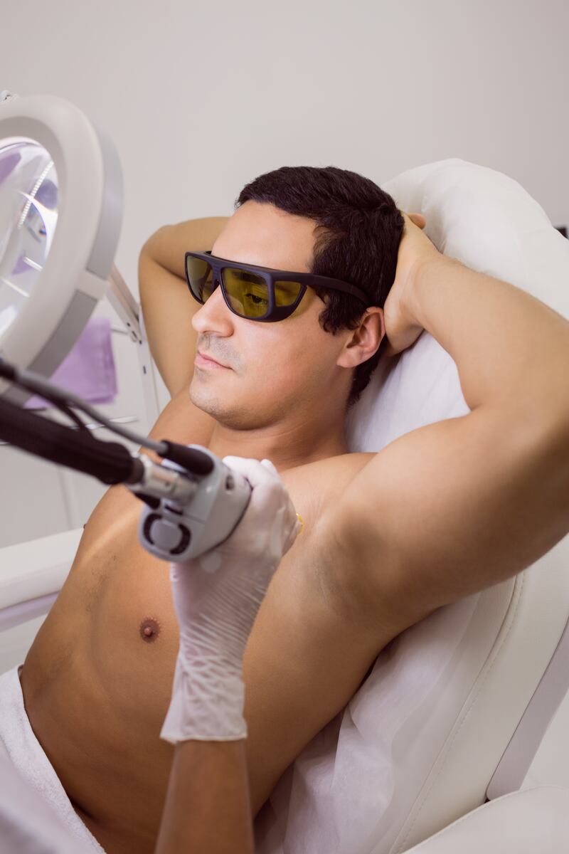 La depilación permanente es uno de los tratamientos estéticos más solicitados en centros y clínicas de belleza, tanto por hombres como por mujeres. Foto: Freepik.