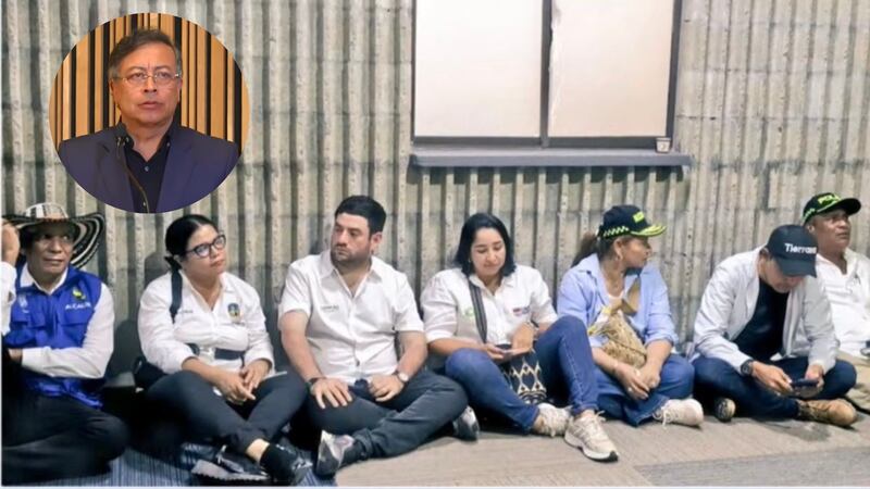 “Esto no es un foro ni una fiesta”: La respuesta de Petro a foto de alcaldes cordobeses sentados en el piso