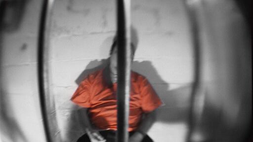 Condenan a padre de familia a dos años de cárcel por dibujo pacifista que realizó su hija en Rusia