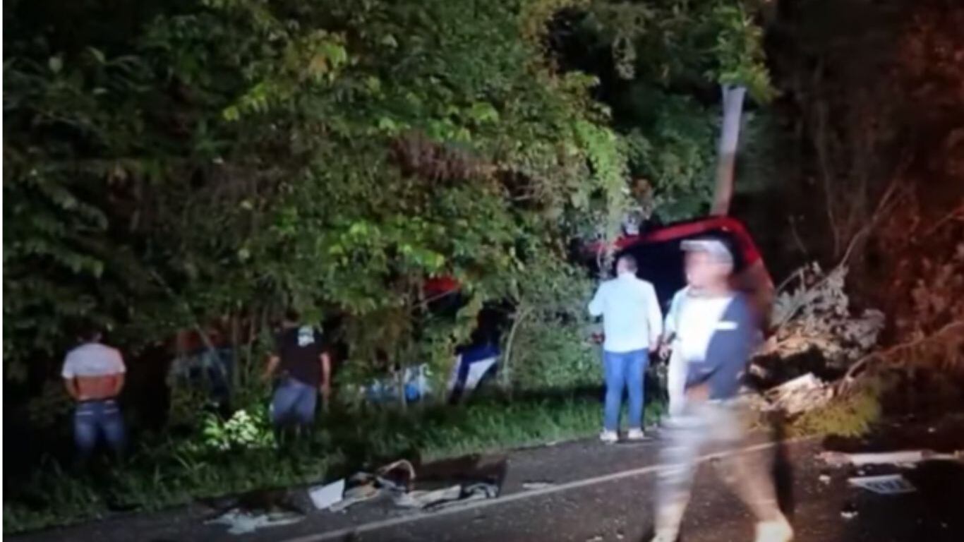 Accidente entre un bus y una ambulancia dejó cuatro muertos en ruta Montería- Bogotá.