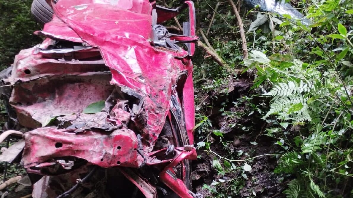Hallan carro que cayó en el Salto del Tequendama.