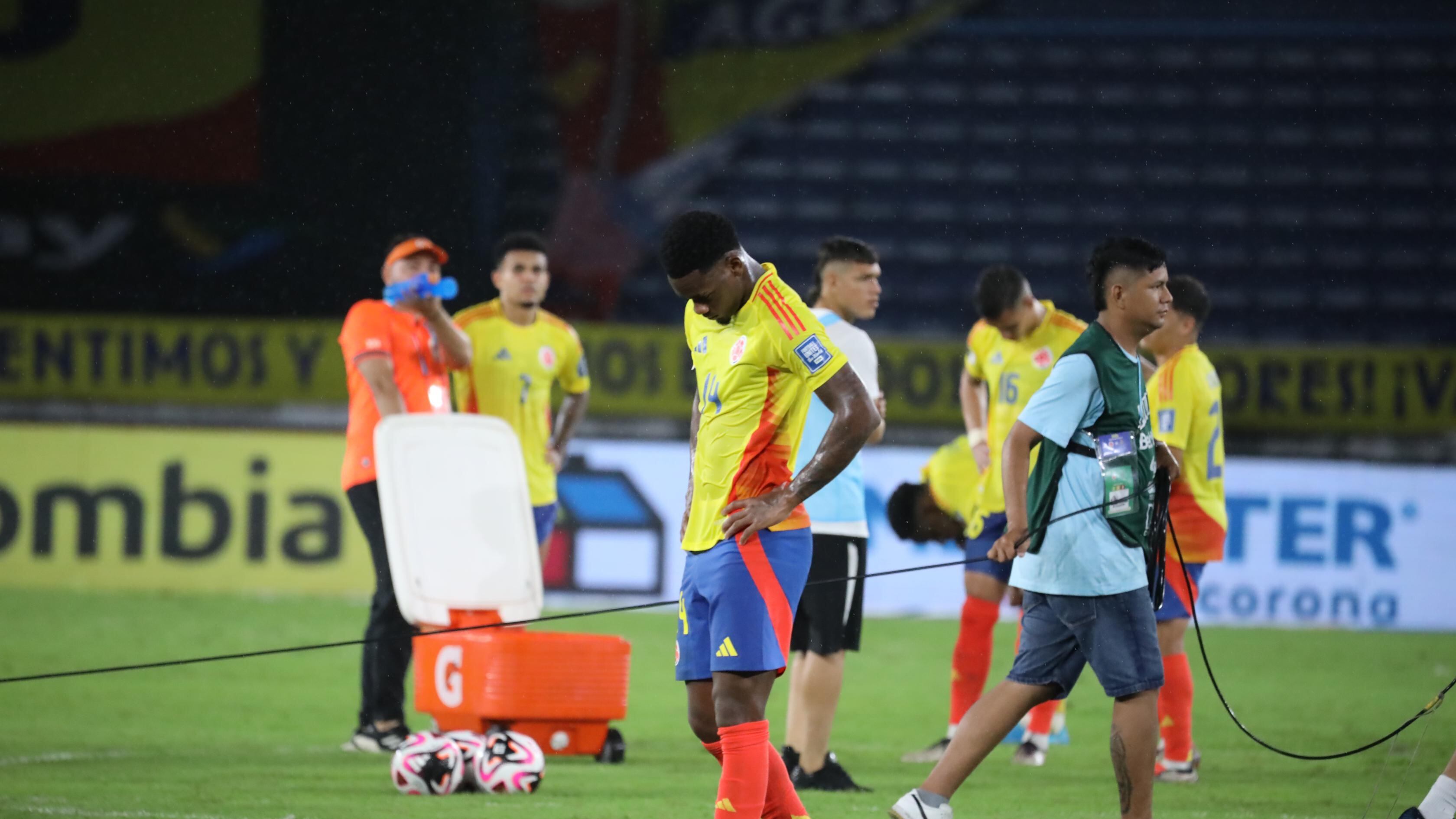 Acusan de prepotentes a dos futbolistas de la Selección Colombia tras la derrota con Ecuador