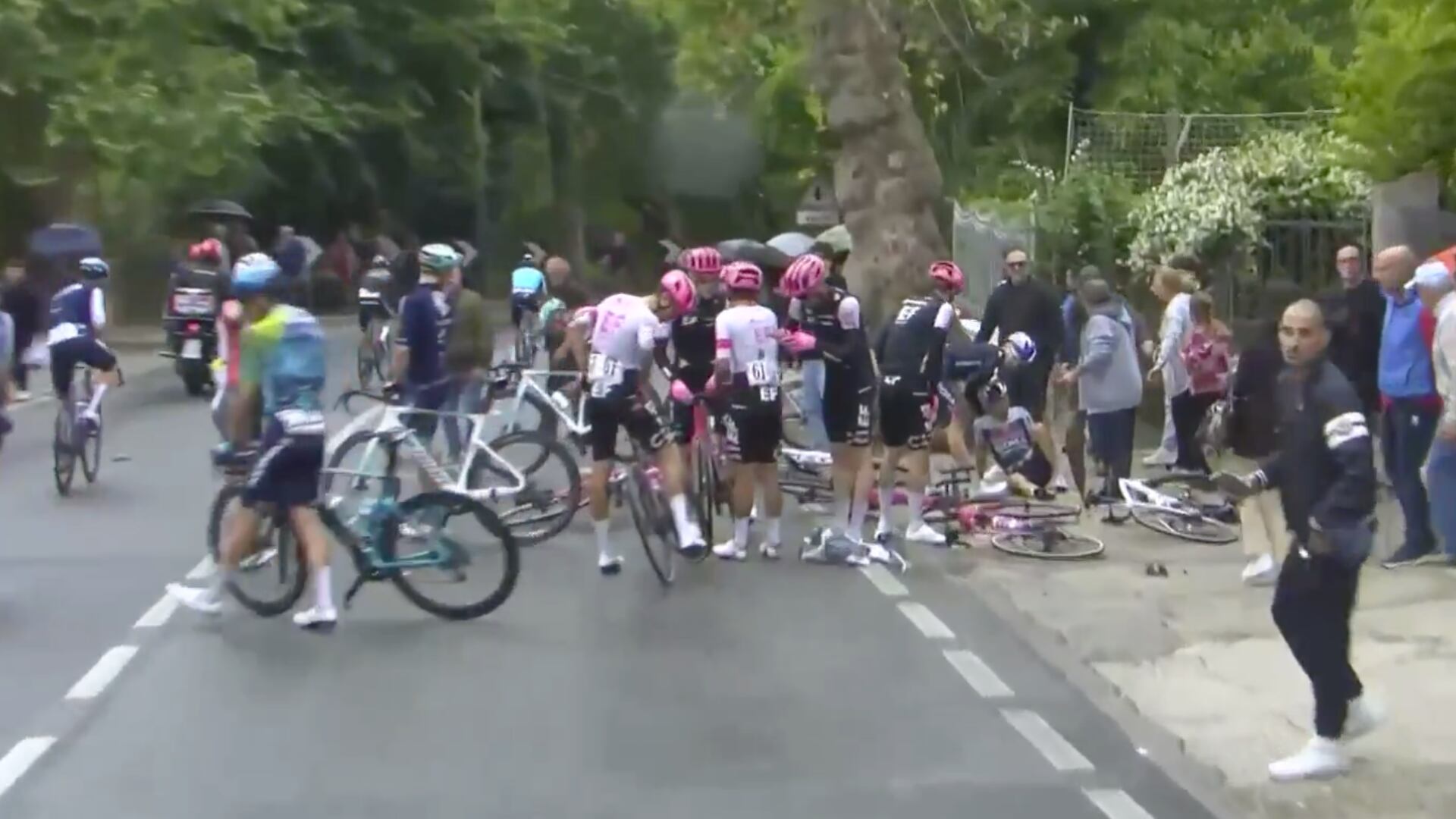 Caída en el Giro de Italia - Foto: Captura de pantalla de redes sociales