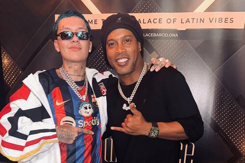 Blessd y Ronaldinho serán los capitanes de un encuentro de estrellas en Medellín
