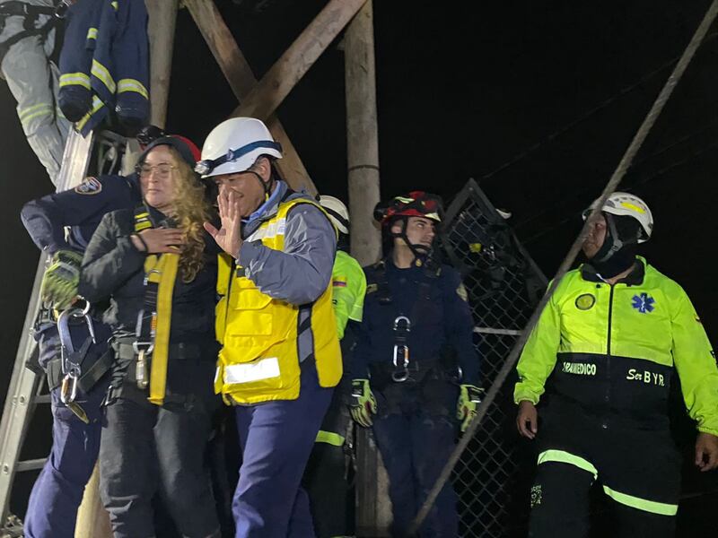Así se logró el rescate de las cinco personas atrapadas a 300 metros de altura, en un teleférico de Caldas 