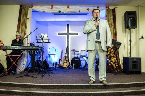 Pastor evangélico ‘presume’ en redes su boda con niña de 12 años