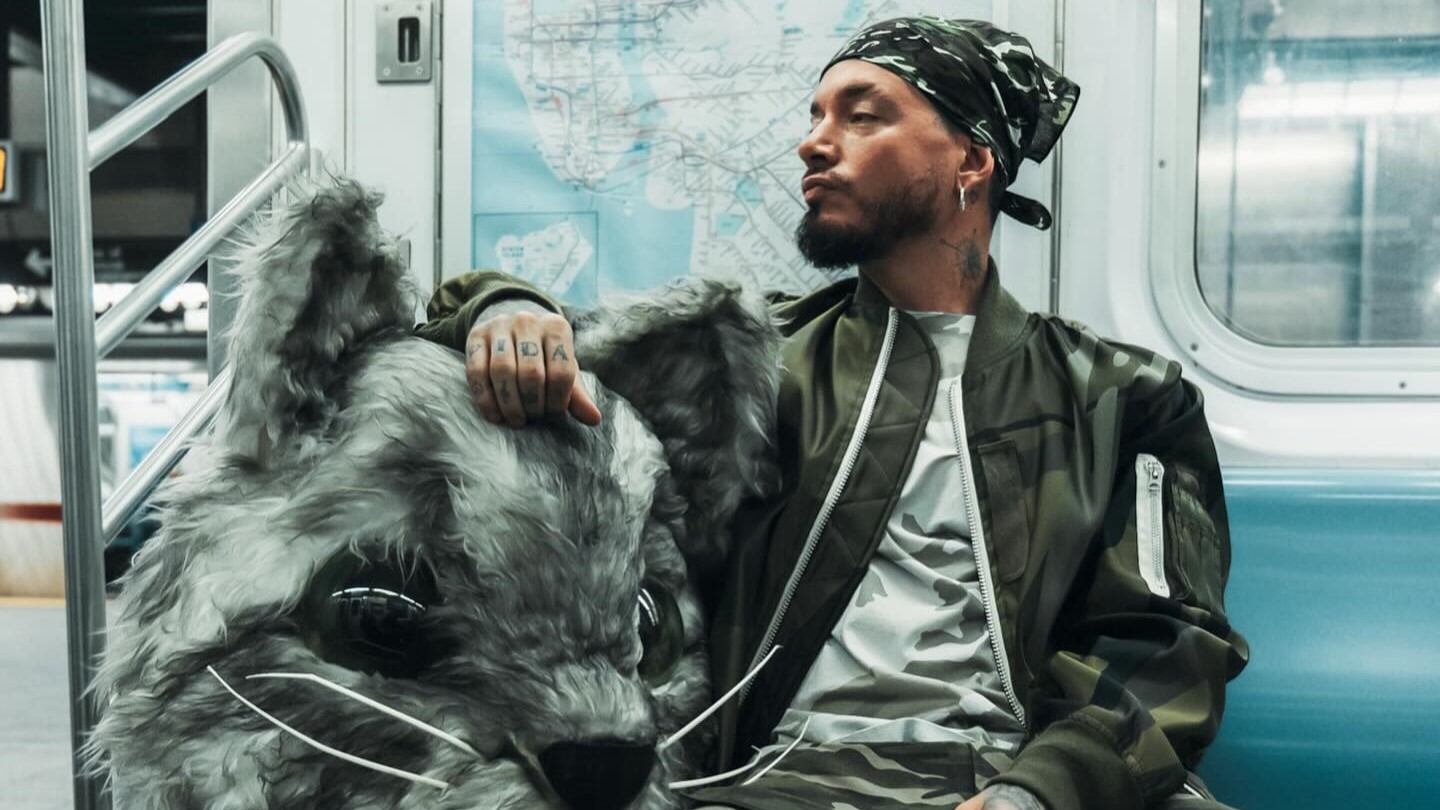 El cantante J Balvin se mostró muy emotivo tras la muerte de Enzo a quien cuidaba desde el año 2010.