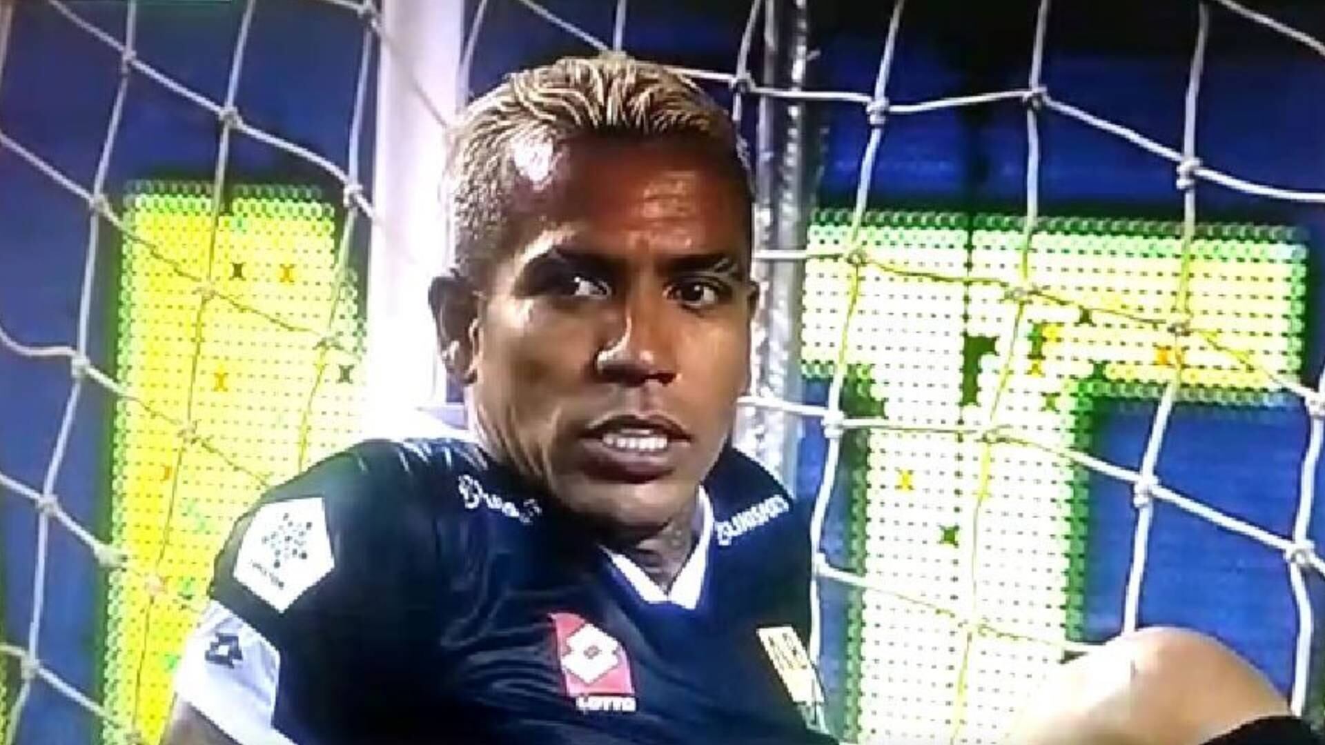 Atajada de Miguel Sánchez a remate de Dayro Moreno