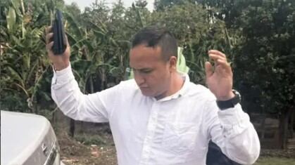 Foto capturan a falsos pastores en El Banco, Magdalena, por estafar a mujer con “bendición” de joyas.