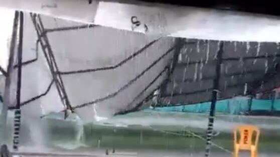 Cayó techo de cancha sintética en La Calera.