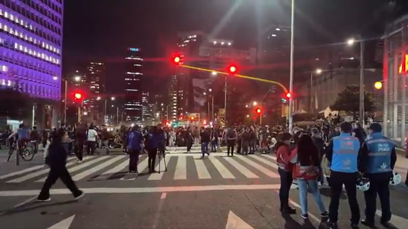Ojo: Por manifestación estudiantil hay cierre en la carrera Séptima en plena noche
