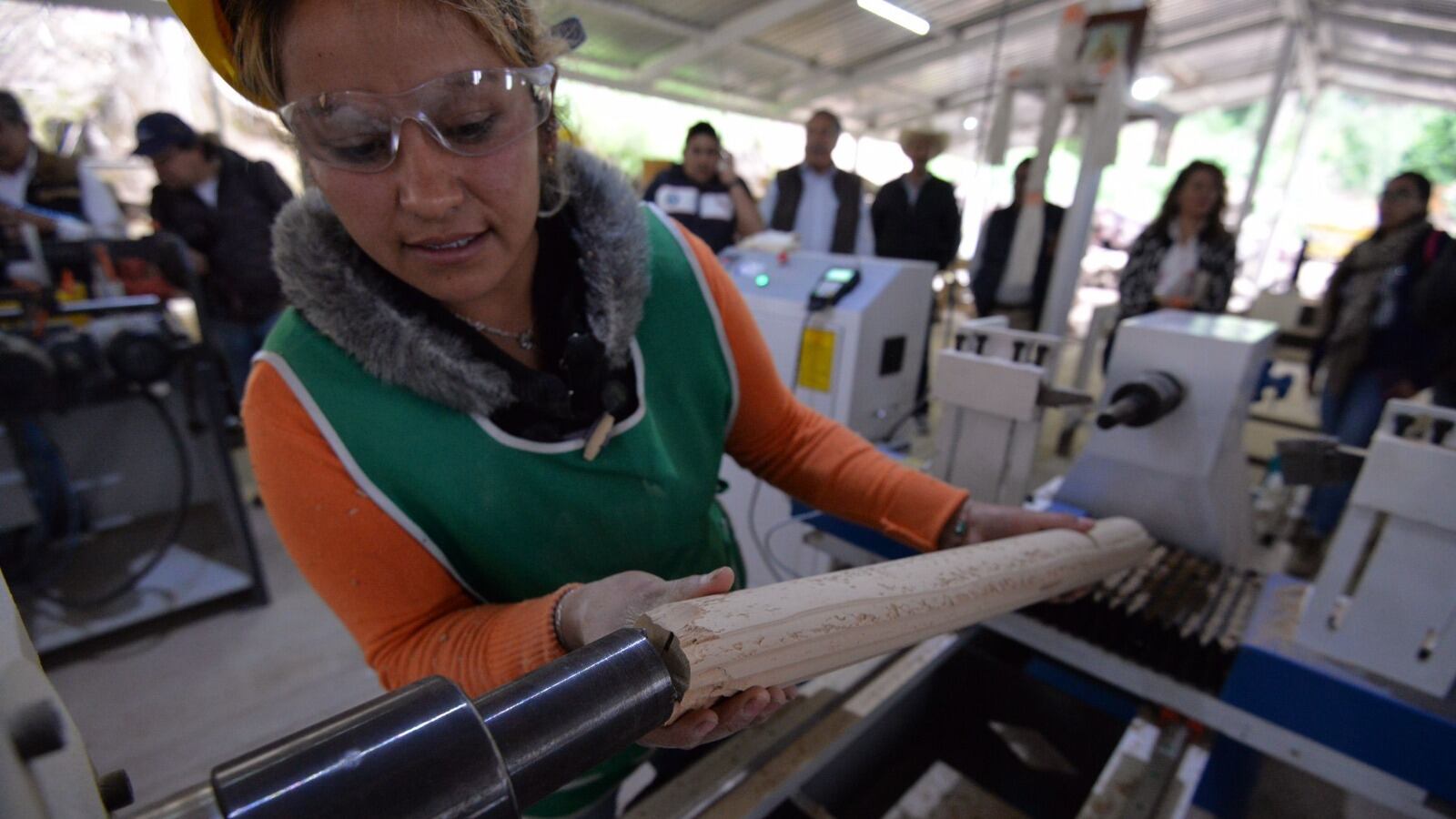 ¿Inclusión? Más de la mitad de las mujeres es rechazada y no tiene acceso a productos bancarios; cuando logra un préstamo lo usa para emergencias.