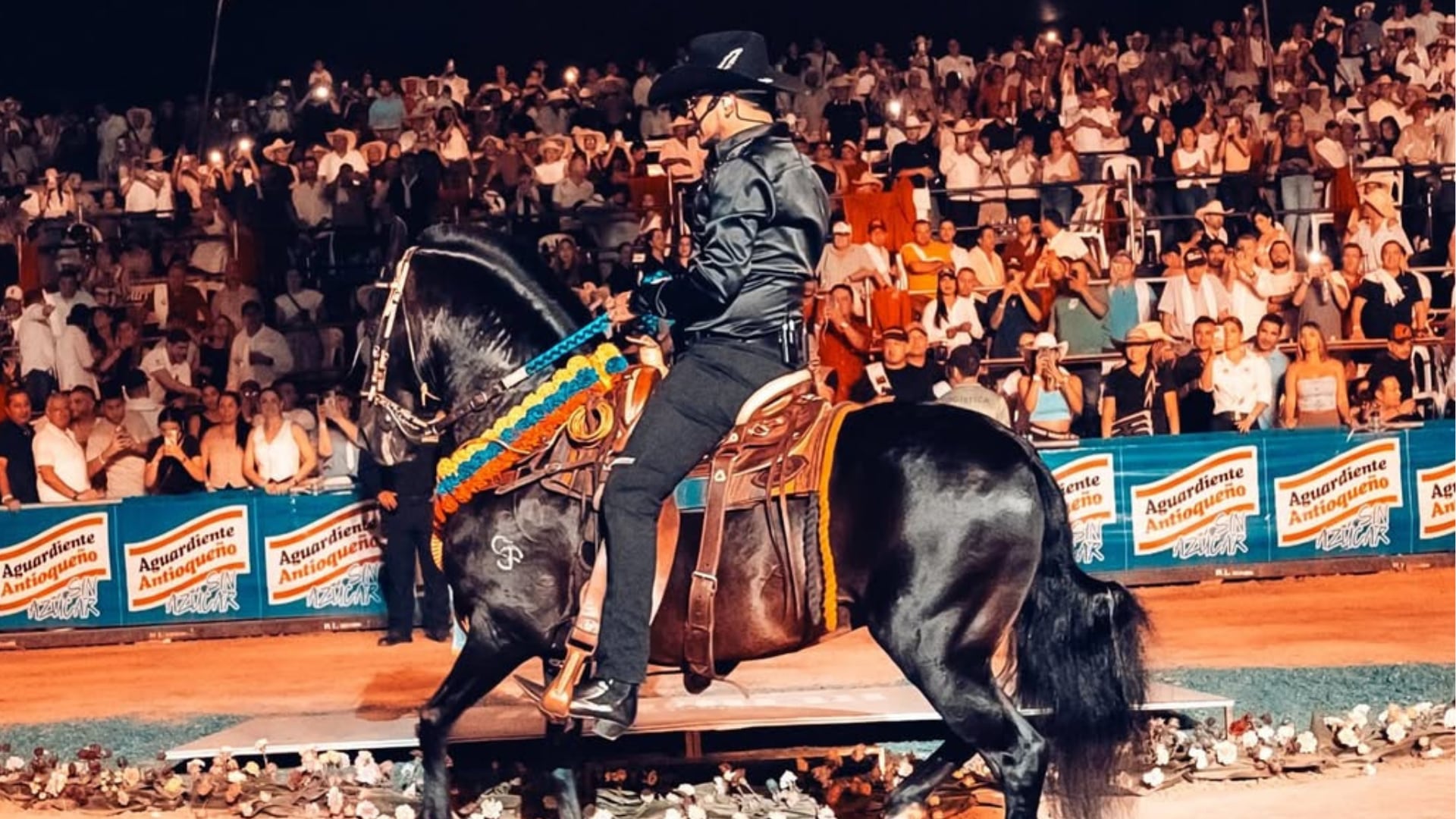 Yeison Jiménez lloró desconsoladamente por muerte de caballo campeón