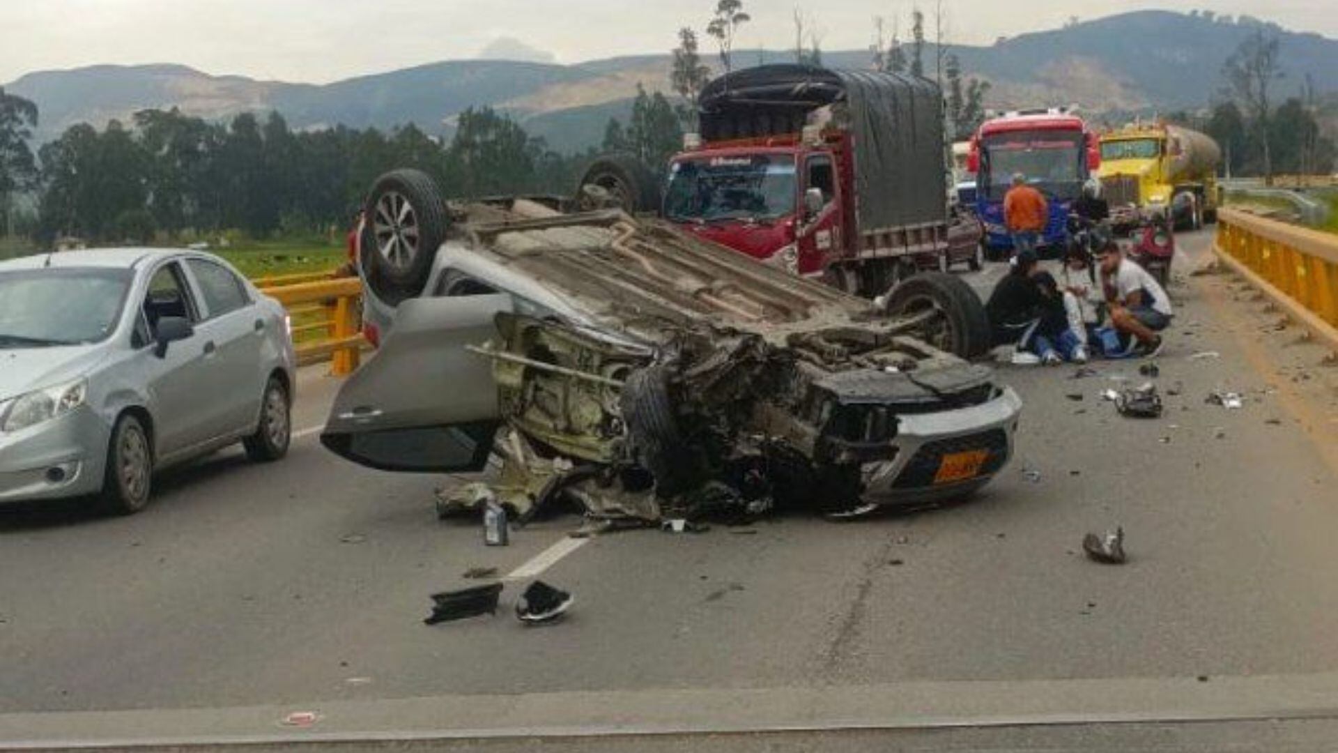 El vehículo se volcó