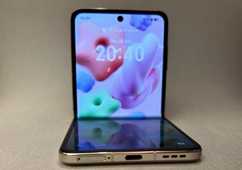 HONOR Magic V Flip es el primer plegable de tipo flip de la compañía. Después de tres generaciones de plegables fold,