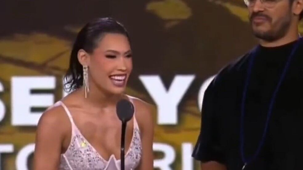 La colombiana Ana del Castillo se convirtió en tendencia tras meter la pata en una de las presentaciones de premios en Latin Grammy.