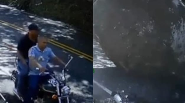 Foto así huyó un motociclista antes de que una roca aplastara su vehículo en Dabeiba.