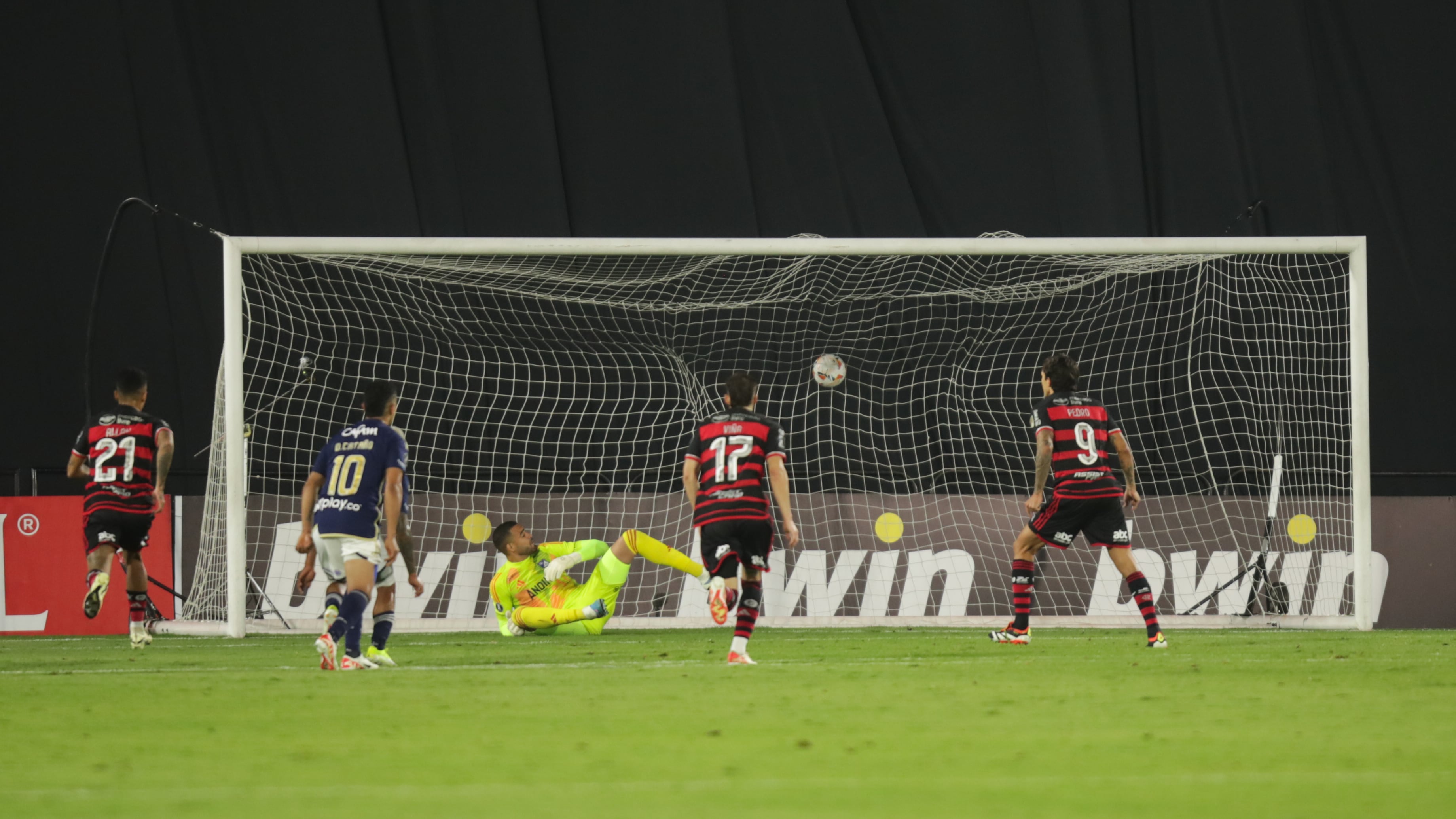 Millonarios VS Flamengo por la fecha 1 de la fase de grupos de la Copa Conmebol Libertadores en el Estadio El Campín de Bogotá