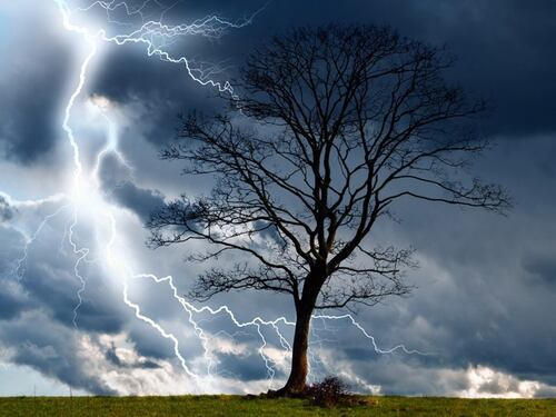 Tres militares quedaron heridos por la caída de un rayo en Urrao, Antioquia