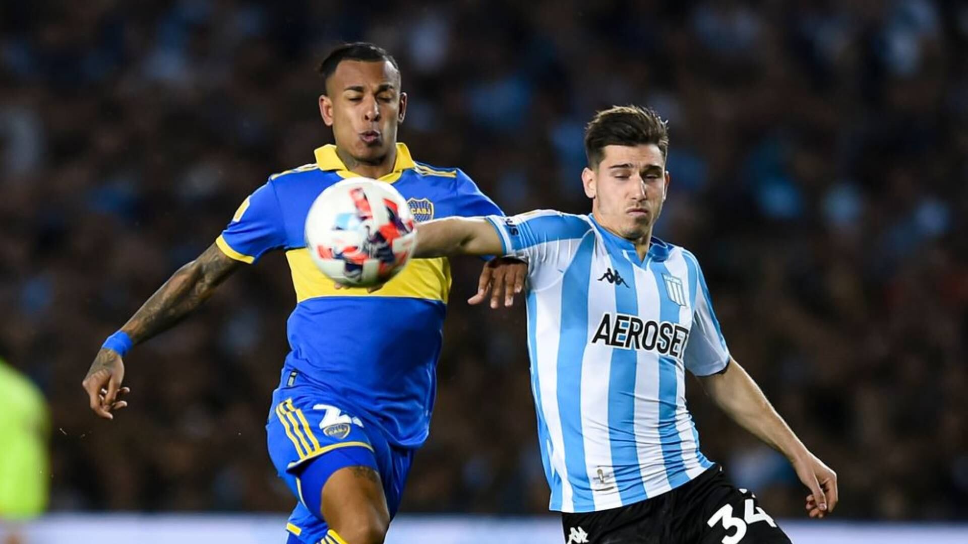 Hinchas de Racing le lanzaron un zapato a Sebastián Villa en el empate contra Boca Juniors
