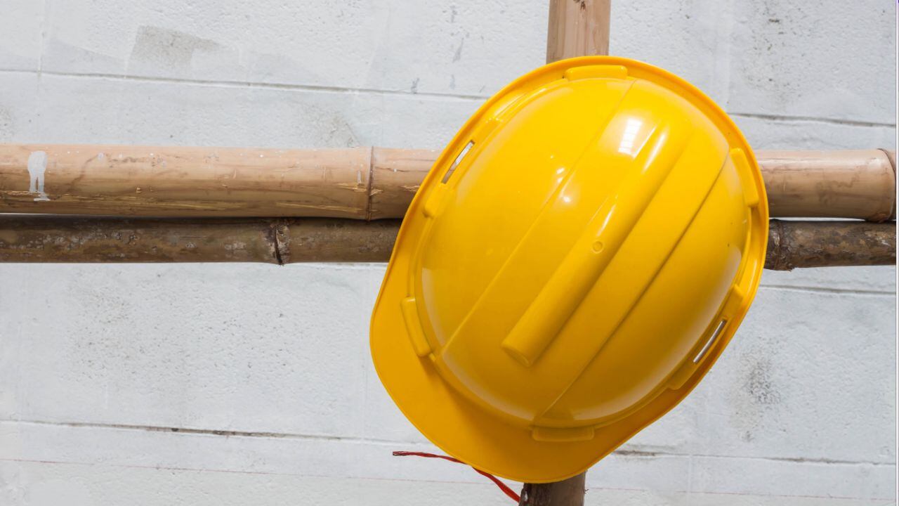 Desplome de andamio en construcción de la Narvarte deja a un trabajador sin vida y a otro hospitalizado