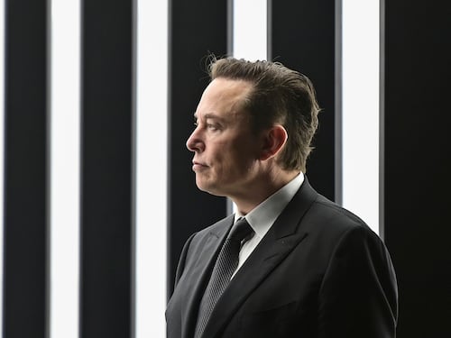 El problema oculto de Tesla en Colombia: La SIC le envió emitió una orden urgente contra la marca