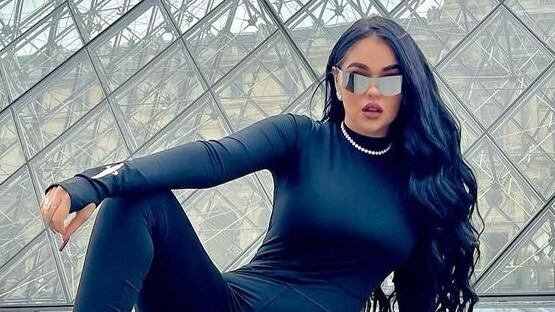 La Segura publicó un video junto a Javier Cardona en el que revela que se puede estar cayendo el mundo, pero ella sigue dormida