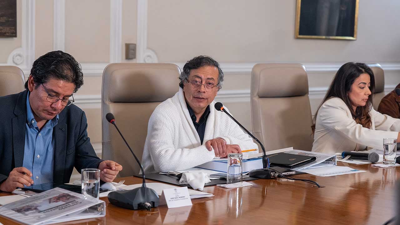 Petro lamentó la muerte de 69 soldados por accidente en avión Hércules.