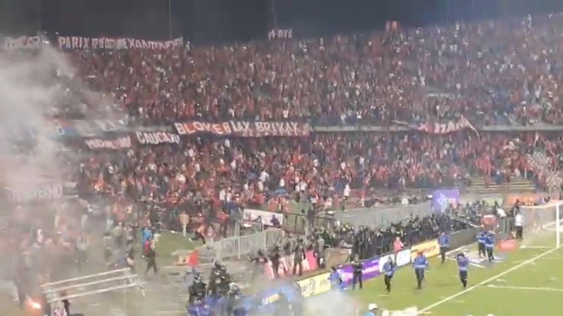 Hinchas del Medellín invadieron la cancha tras perder la final de Copa vs Atlético Nacional