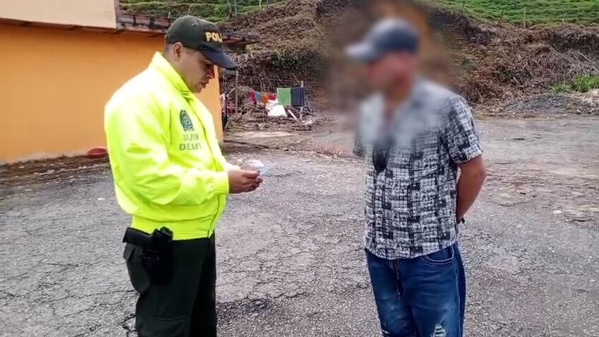 Padre capturado por golpear a su hijo en Antioquia