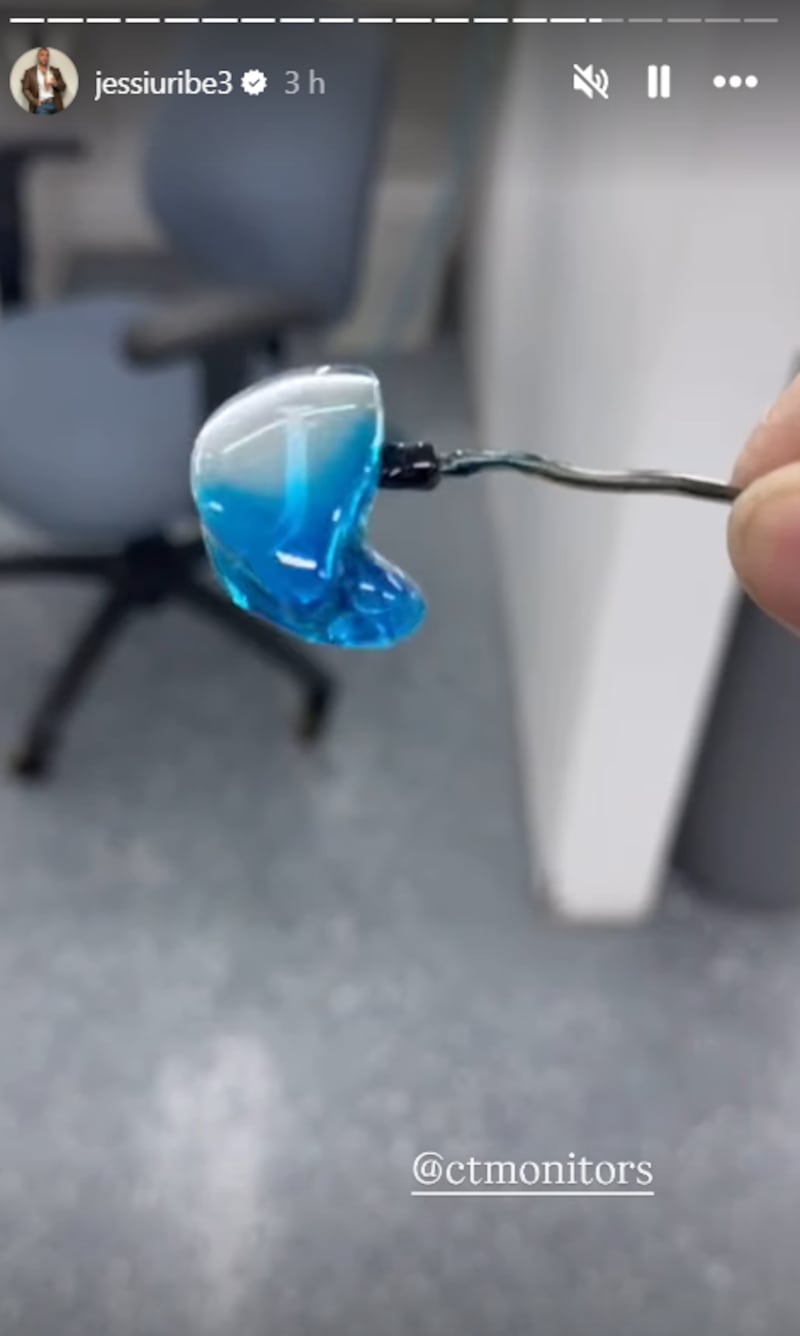 Este es el costoso accesorio que se compró Jessi Uribe para sus shows