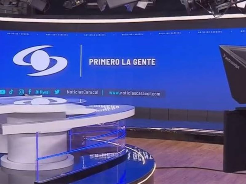 Presentadora de Noticias Caracol no ocultó su emoción al recibir premio junto a Melissa Martínez y Francy 