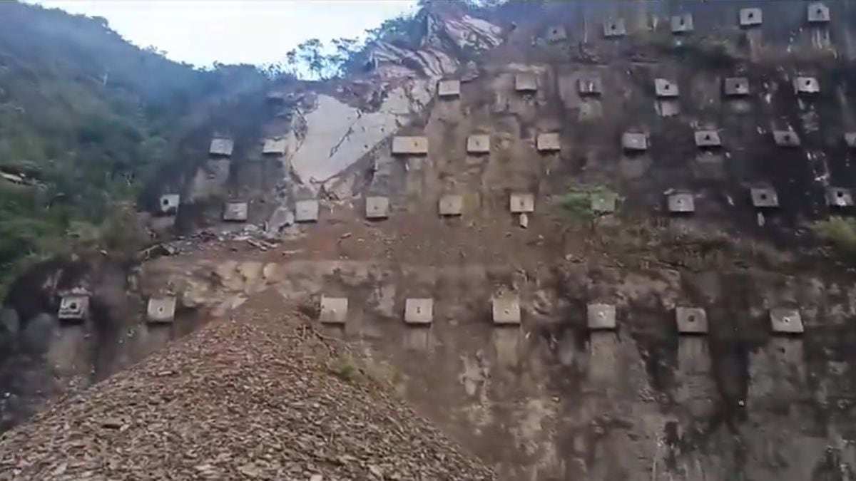 Derrumbe tiene cerrada la vía a Buenaventura,