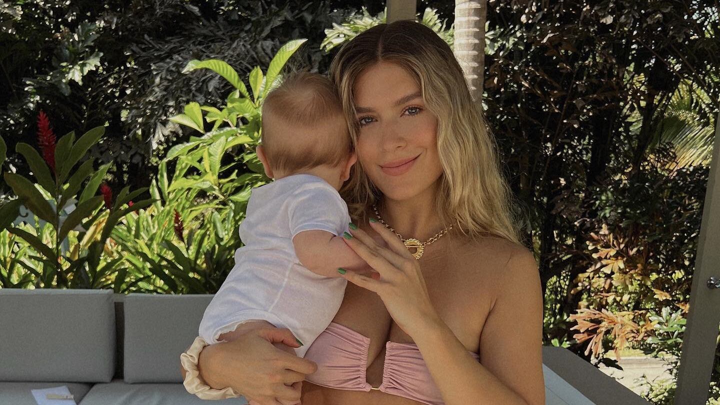 Es de recordar que el primer año de la vida de un bebé es un período de cambios sorprendentes y eso es lo que está viendo Laura Tobón de manera tierna.