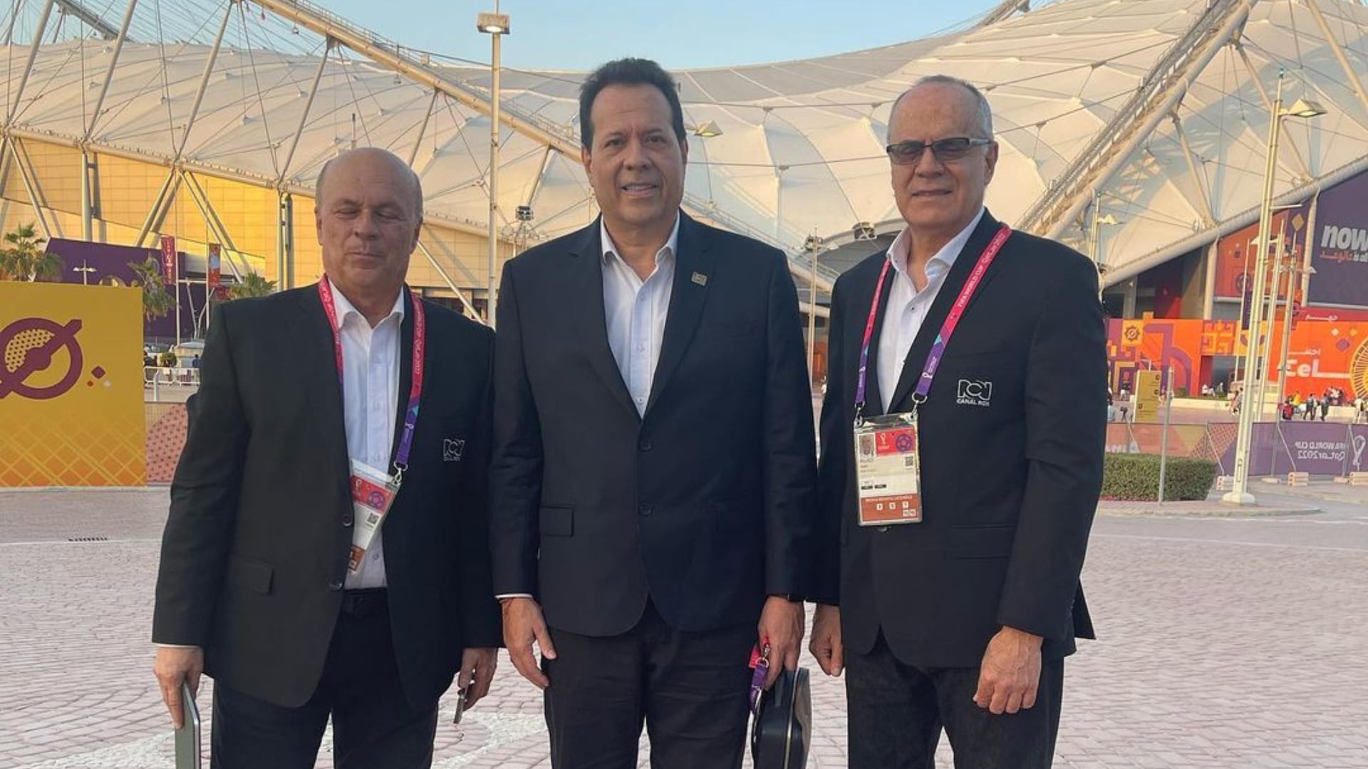 ‘El Cantante del Gol’ y Carlos Antonio Vélez fueron a una playa en Catar