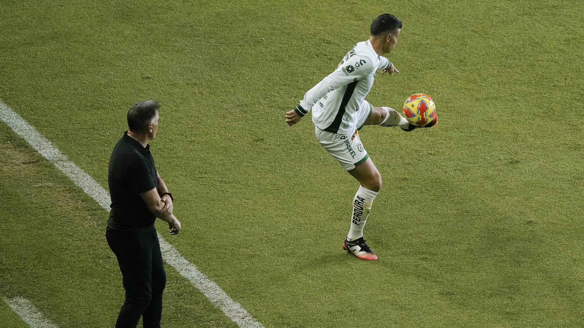 “Decisión muy dolorosa”: Técinco del León defendió ‘a capa y espada’ a James Rodríguez hasta el final