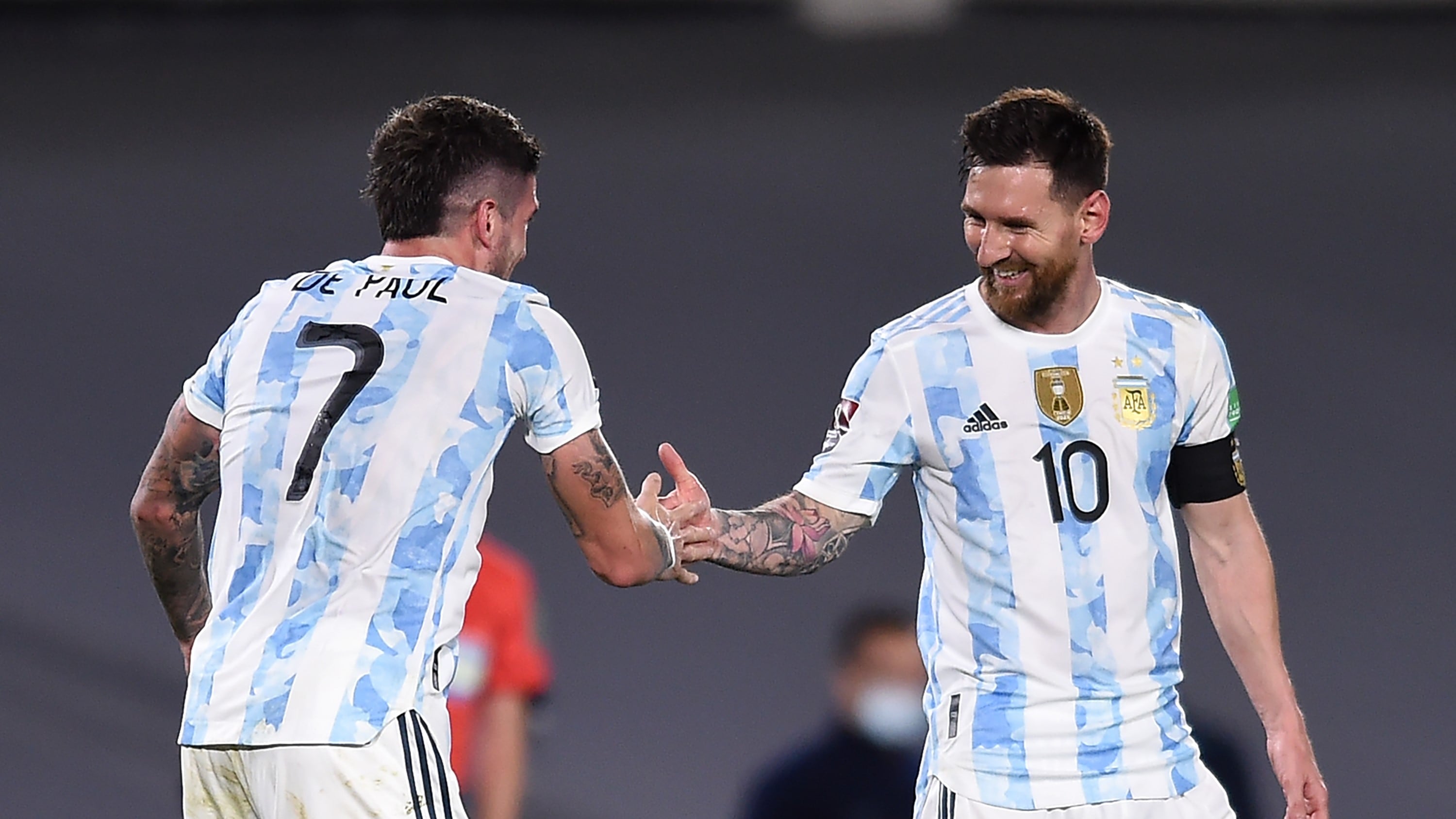 ¡La noche del 10! Messi brilló, hundió a Uruguay y así ayudó a Colombia