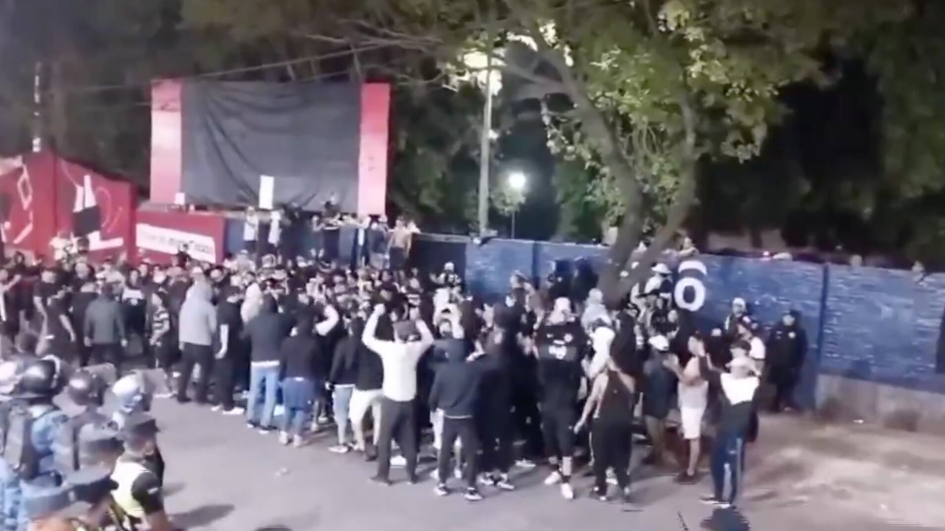 Hinchas de Olimpia - Foto: Captura de pantalla de redes sociales