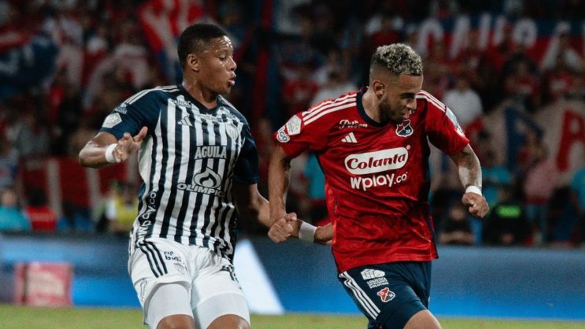 Hinchas del Medellín insultaron a jugador del Junior y él no se quedó callado