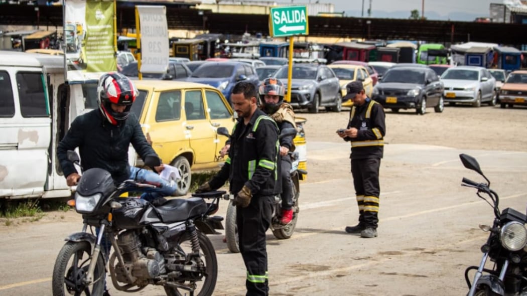 Bogotá simplifica el proceso para retirar vehículos inmovilizados en patios con menos trámites.