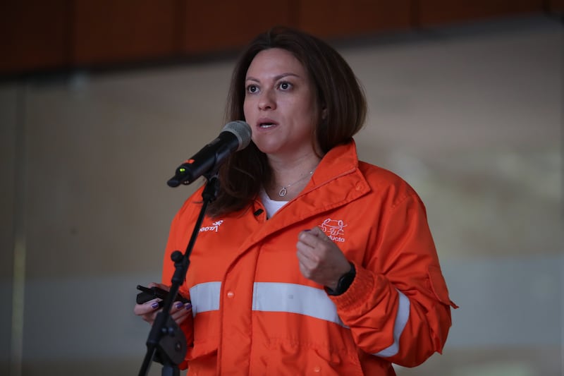 Naranja Avendaño, gerente del Acueducto de Bogotá, durante el anuncio de racionamiento de agua en la capital