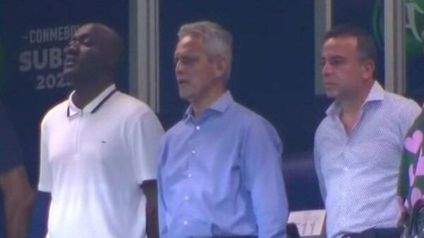 Reinaldo Rueda viendo a la Selección Colombia sub-20