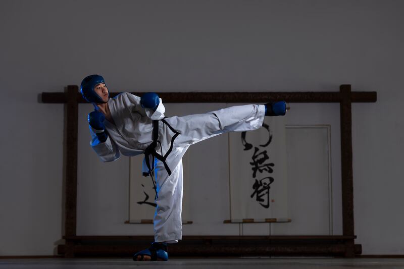 El taekwondo es un arte marcial tradicional coreana que se practica en todo el mundo, ofreciendo beneficios físicos, mentales y sociales. Foto: Freepik.