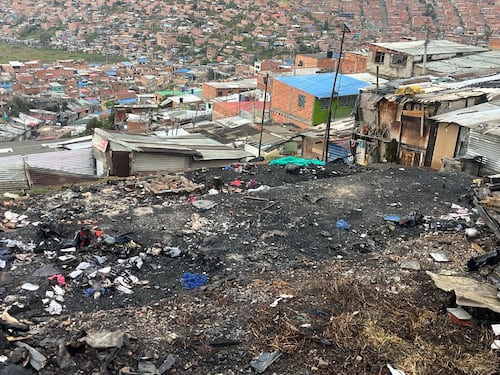 Piden ayudas para las 30 familias que lo perdieron todo en incendio en Soacha