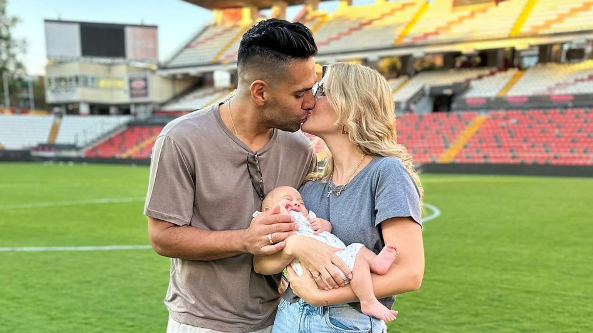 Familia de Radamel Falcao ya armó el árbol de navidad y su hija menor se robó el show