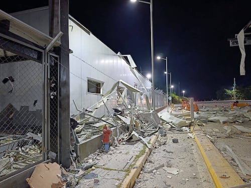 Paro Armado en Colombia: presuntos miembros del ELN destruyeron peaje en Santander, hay varias vías bloqueadas en el país