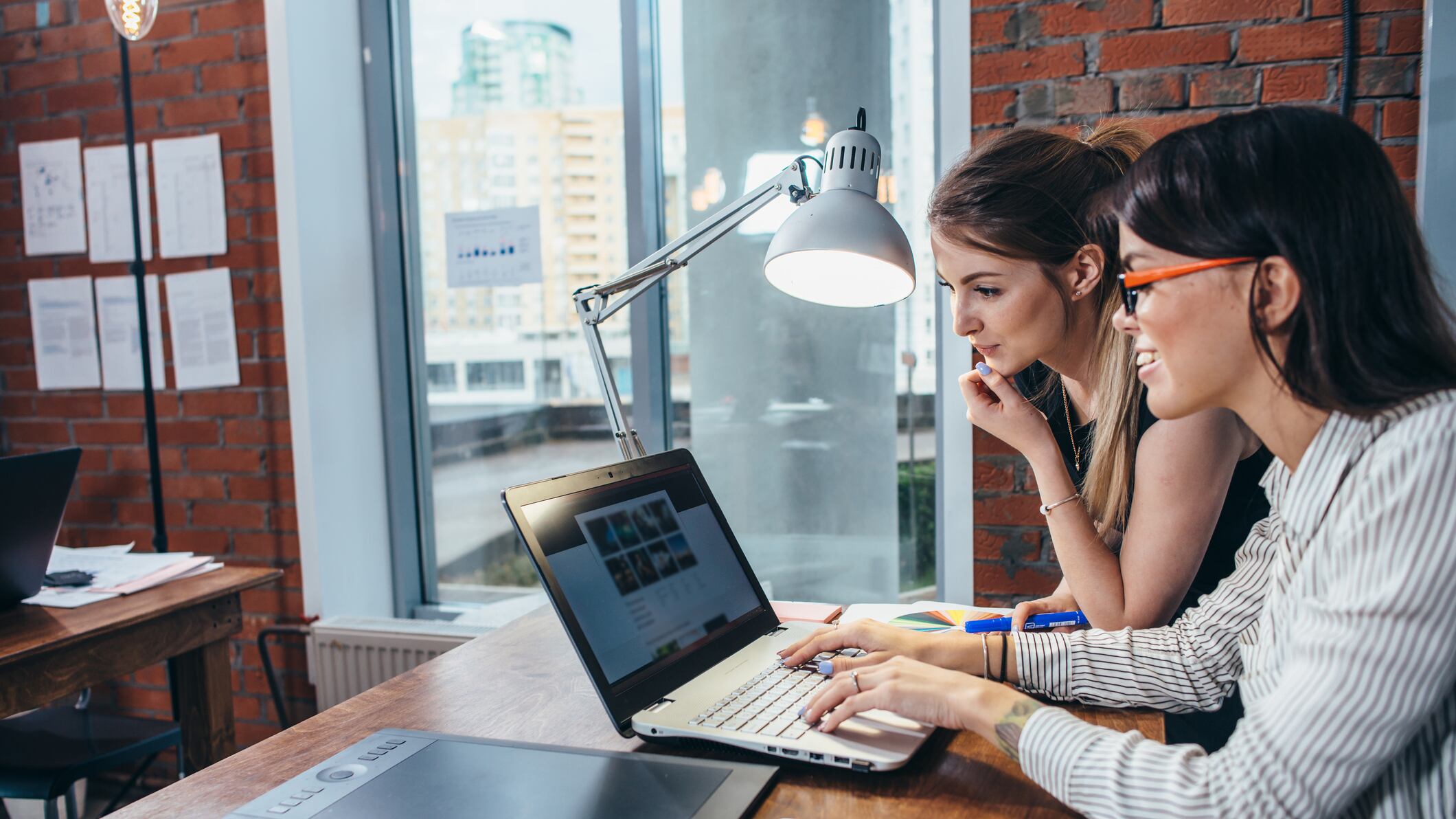 Un crédito debe ajustarse a tus necesidades financieras y capacidad de pago; revisa el contrato, el monto de las comisiones y costo anual.