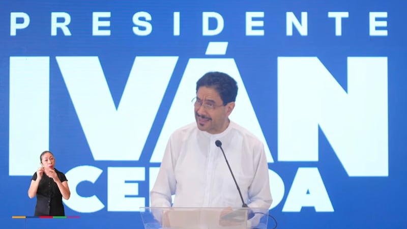 Iván Cepeda en transmisión en vivo de su canal YouTube