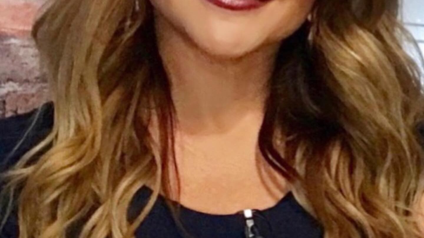 “Irónicamente Dairo Úsuga, alias Otoniel, el monstruo, el asesino, el violador, guerrillero, paramilitar, el más temido narcotraficante de este tiempo se fue extraditado llorando, con la carita inundada por las lágrimas”