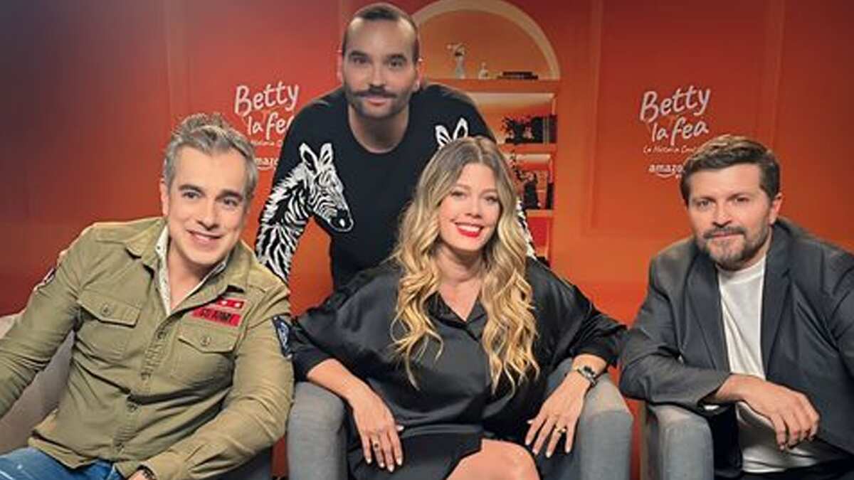 Jorge Enrique Abello, Lorna Cepeda y Julio César Herrera junto a Santiago Giraldo